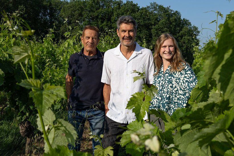 La famille Vigouroux dans les vignes
